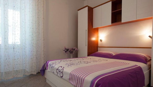 Attractive Apartment in Malinska near Sea - Photo 5, Chambre