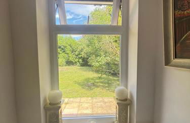 2BR Comfortable Spacious Furnished Property with Parking - Foto 24