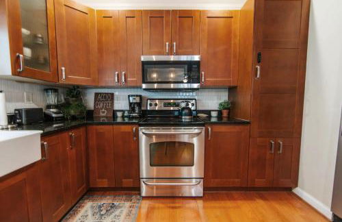 Cozy Cottage - Walk to Campus, Stadium, Downtown - Foto 33