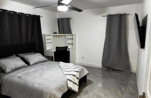 The Palm Stay Near SWF Airport laundry - Foto 2