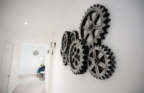 Spacious 3-Story Retreat with Rooftop Terrace and Modern Amenities - Foto 81