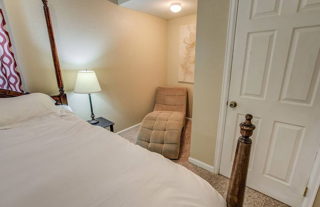 Pet-friendly 4 BR Family Stay Near Downtown - Foto 14