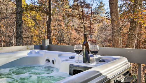 Luxe Dog-Friendly Cabin with Hot Tub and Game Room - Foto 3