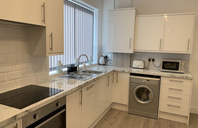 GuywoodHouse - Photo 11