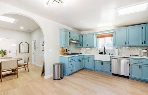 Walk to Beach! Patio, Rooftop, Yard, BBQ! Downtown Huntington - Photo 10