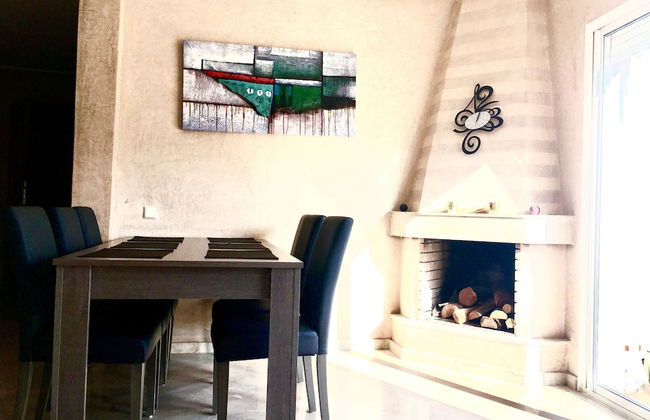 Luxurious Apartment with Private Garden - Photo 4