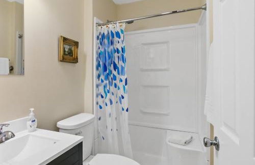 Dog-Friendly Cozy Home with Hot Tub and Lake Access - Foto 8