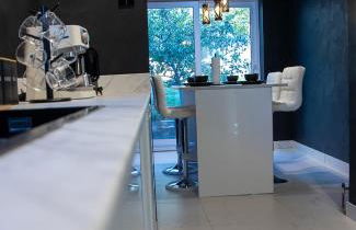 Villa Emma - Modern Bungalow with EV Point, Free Parking & Workspace - Photo 6