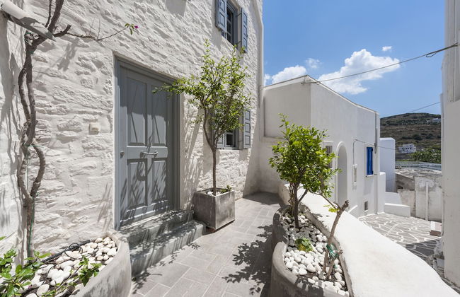 Traditional Stone House in Kostos - Photo 1