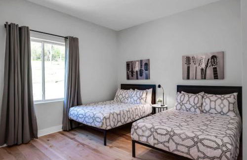 Rooftop Views - Hot Tub - Near Honky Tonks & Bars - Photo 3