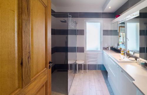 Exclusive Authentic Riviera Villa - Private Pool, Pétanque Court, Panoramic Mediterranean Sea & Estérel Mountain Views - Foto 72