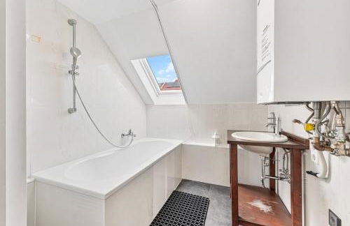 ZF03 Apartment für Monteure Stuttgart Zuffenhausen - weitere Schlafzimmer für zusätzliche 15 Personen im Haus vorhanden und an weiteren Standorten LS-CrewComfort - Foto 5