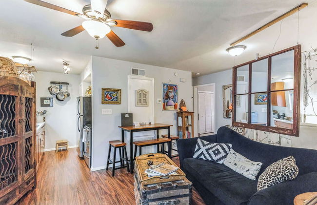 Cozy Retreat in Central East Austin - Photo 1