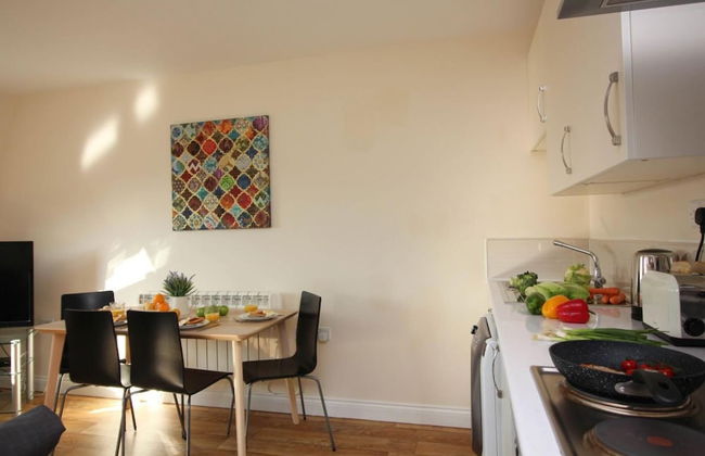 Stayzo Castle Penthouse 17 - A Clean Fresh Modern Apartment With Free Wi-fi - Foto 4