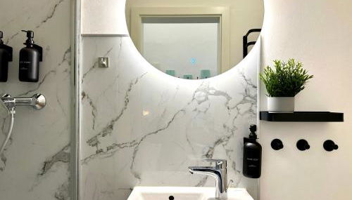 Apartment 'Die Welle', Netflix, Sonos, zentral nahe Helios Klinik und Messe Düsseldorf - Foto 5, Shower