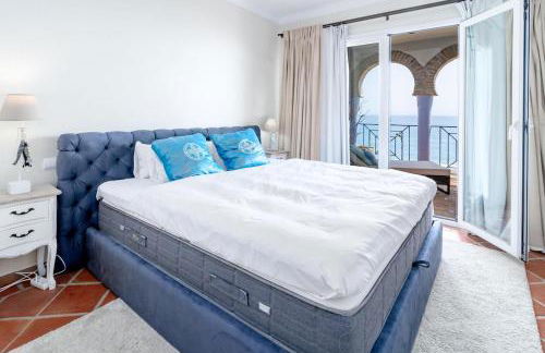 LAP- 3 bed apartment on the beach. Families only - Photo 25