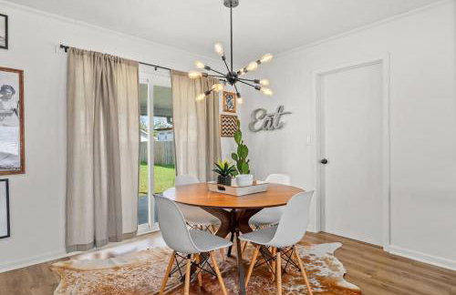 Stylish 3BR 2BA House Minutes from PCB - Book now - Foto 8