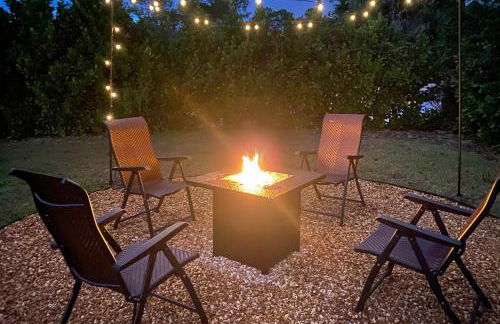 Pool and Fire Pit Family-Friendly Palm Bay Home! - Foto 32