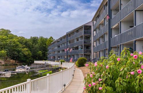 F Lakefront! Remodeled, Sleeps 4, Boat Slip, Patio, WiFi, Cable, Pool - Foto 51