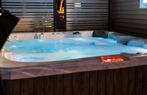 Lakefront Retreat, Mins to Dtown, Firepit, Hot Tub, Pet friendly! - Foto 4