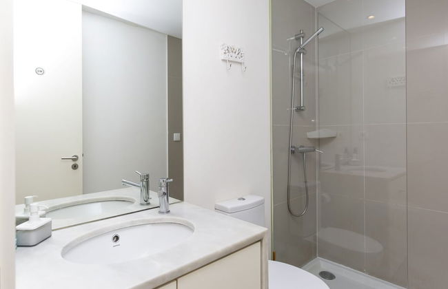 Bright 3BR Flat w/ AC in City Center by LovelyStay - Photo 74