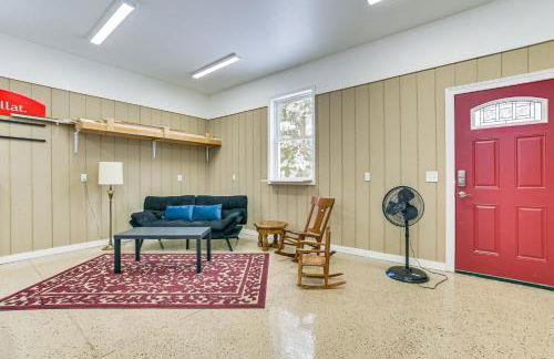 Walk to Lake Huron Beaches Home with Fire Pit! - Foto 16