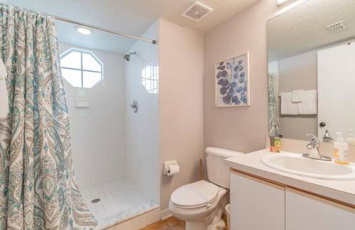 LOVE AT FIRST SIGHT! NEW Disney Home, Sleeps 6, Pool, Patio, NO Steps, LOW Rates! - Foto 73