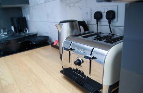 Bridge Court by Sterling Edge Apartments - Luxury Aparthotel - Stylish 1-bed Apartments - Balcony with Canal View or Private Garden - Free Parking - Foto 76