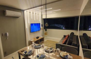 Lindo apto tudo novinho, prédio frente mar - Foto 1