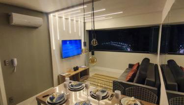 Lindo apto tudo novinho, prédio frente mar - Foto 1