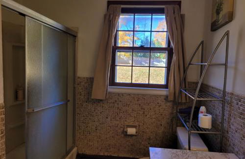 East Granby with AC and WiFi 3 minute to Bradley - Foto 42