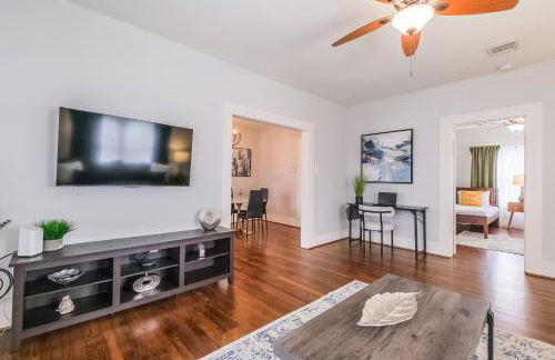 Lindale Charming Home Sleeps 4 Yard WiFi - Foto 12