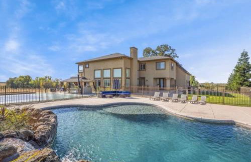 Luxury 4 Acre Estate - Pickleball, Pool, Hot Tub! - Foto 35