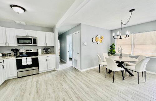 Game Night Ready Lakeland Stay Near Colleges - Foto 3