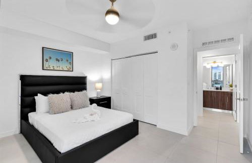 Brickell Border 3BR by Untitled Stay - Photo 11