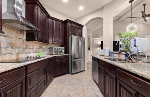 Randolph Central Location, 1-story, Chef Kitchen, Creekside - Foto 29