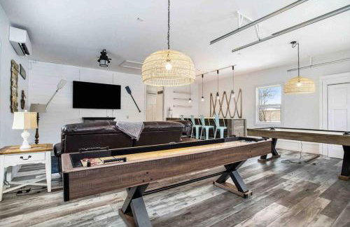 Cheerful Sister Lakes 4 BDR Lake Hse w/ Hot tub. - Foto 16