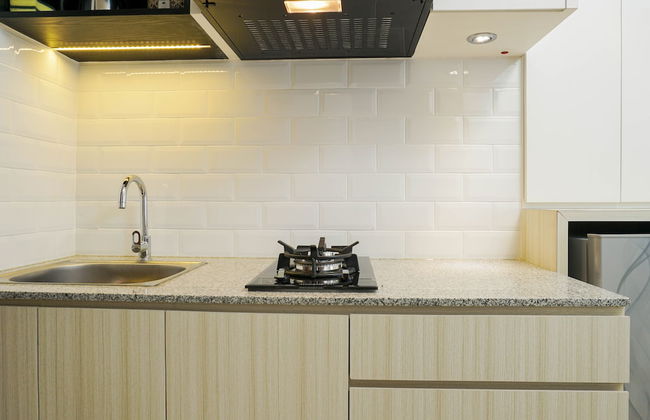 Relax and Comfy with Pool View @ Studio West Vista Apartment - Photo 5