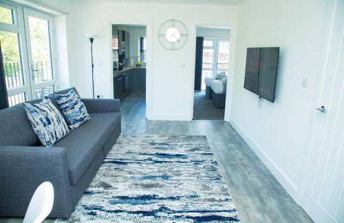 Bridge Court by Sterling Edge Apartments - Luxury Aparthotel - Stylish 1-bed Apartments - Balcony with Canal View or Private Garden - Free Parking - Foto 28