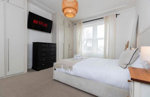 Bright & Comfortable 4-Bed Home 9 mins from Newcastle City Center - Free Parking - Foto 12