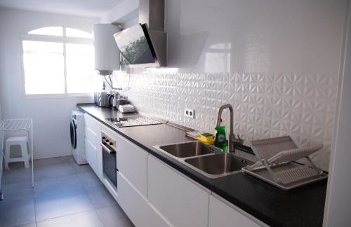 Apartamento Moderno con Piscina y Aparcamiento - Foto 15