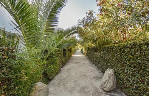 Loriet Hotel - Photo 32