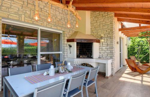 Villa in Novigrad with Pool near Beach - Foto 21