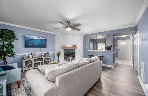 Cozy End Unit Townhouse 1 Mile from Downtown Cary - Foto 1