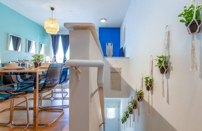 Vibrant 2-Story Apartment with Apple TV - Foto 27