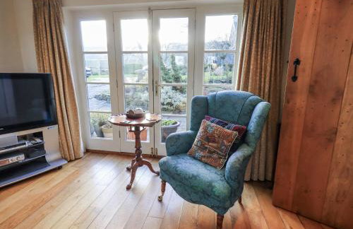 Orchard House - Photo 10