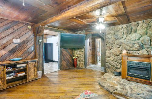 French Lick Getaway with Deck, Grill and Fire Pit! - Foto 5