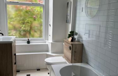 Hollyhocks Holiday Home- 2 bedroomed ground floor apartment sleeps 5 - Foto 2