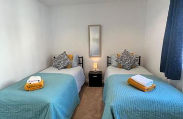 Stylish 3 Bed Apt Sea Views Near the Beach 2B - Foto 6