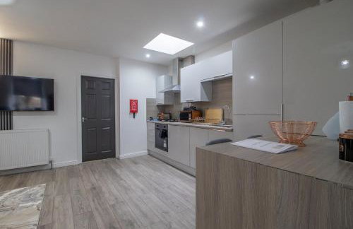 The Larky - Modern 2 Bed Cottage in Larkhall - Photo 18